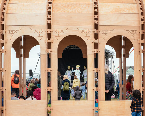 4x4 on stage, seen through the arches of the Riwaq