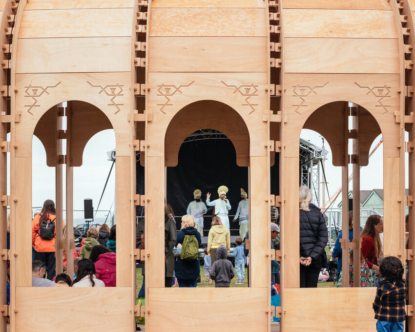 4x4 on stage, seen through the arches of the Riwaq