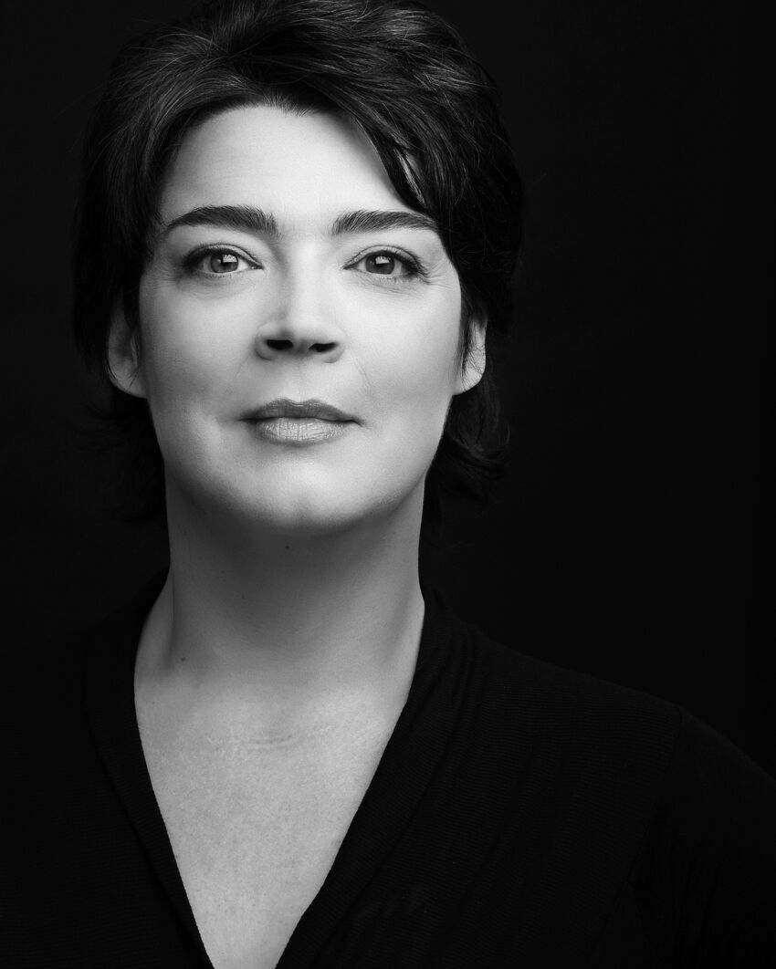 Headshot of Hilary Summers