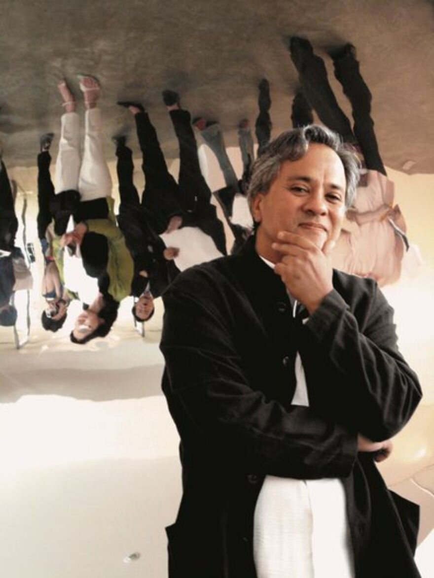 Image of Anish Kapoor standing in front of curved mirror