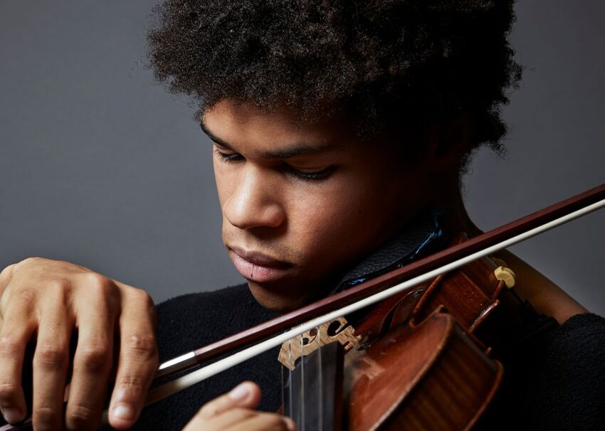 Braimah Kanneh-Mason playing violin